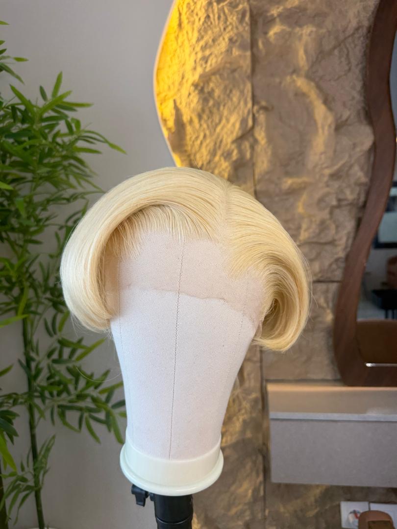 Perruque Sandy — carré blond 8 pouces, lace HD 13x4