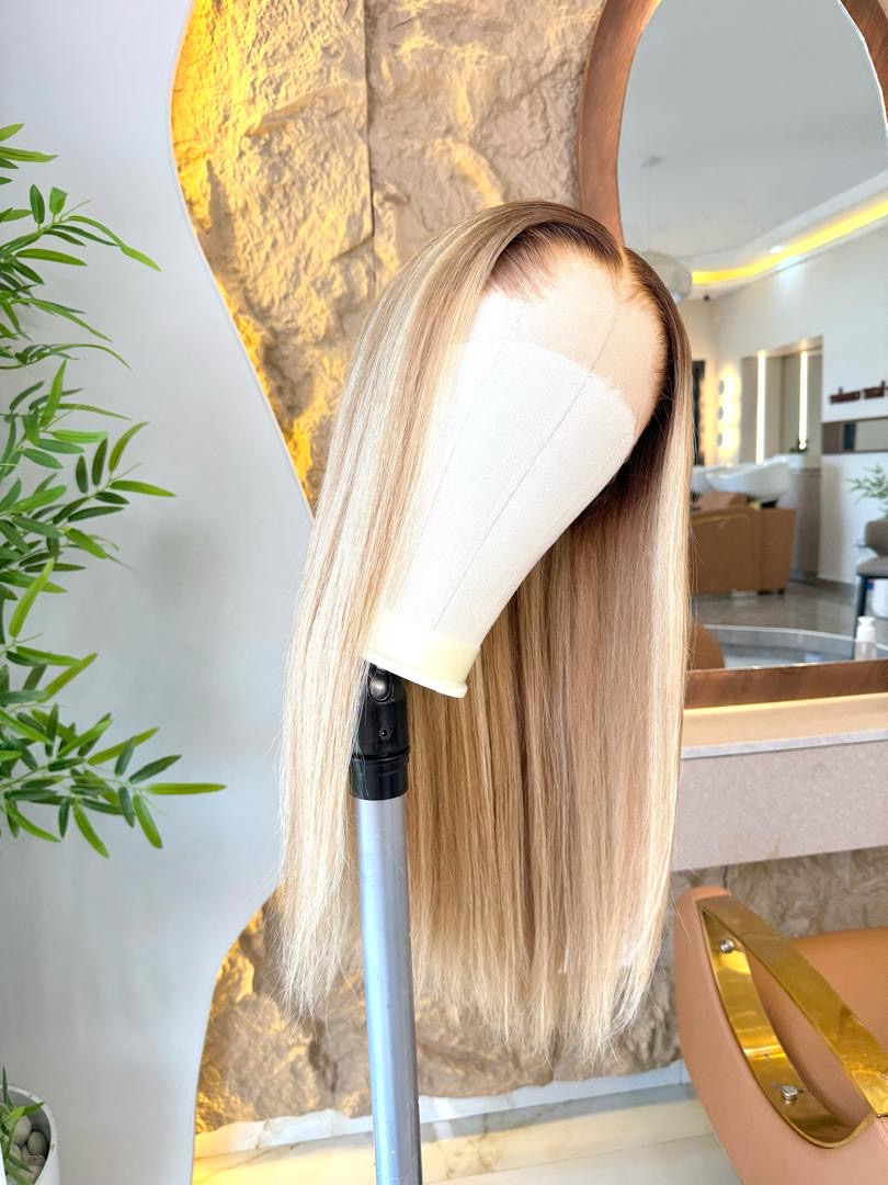 Perruque Teesha — straight blond sable 20 pouces, lace HD 13x4